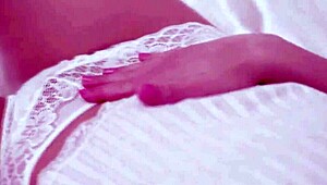 CRIMSON and clover lady gives SENSUAL blowjob ending in CUMSHOT!