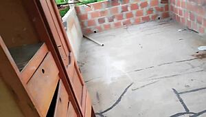 latina milf cavalga de cowgirl e leva gozada dentro depois de boquete fundo em putaria caseira