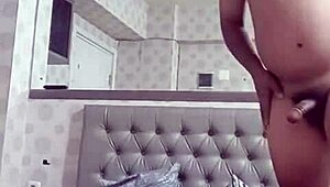 Selingkuh sama ibu sambung di kamar koss