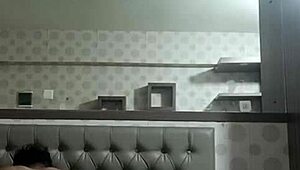 Selingkuh sama ibu sambung di kamar koss