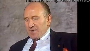 Чудиш ли се как италианският жеребец Mario De Sica свършва върху винтаж звезди като Angelica Bella и Joy Karins в тази ретро компилация?