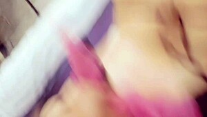 下着姿のホーニーなラティーナビッチとの激しい自宅セックスと汚い言葉