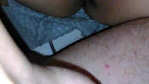 Ey, mira este footjob con pies y leche en masturbación sexy