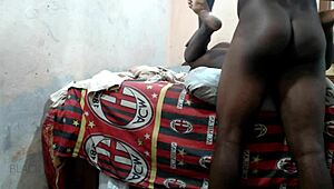 אוהבת לאנפף כוס רטובה לפני חדירה גסה בתחתונים