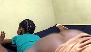 Έι, παίρνω action από τον μυώδη θετό αδερφό μου με όλα αυτά τα βογκητά