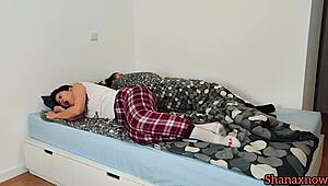 Foot Fetish Brunette Sucking Toes