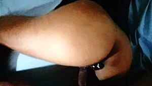 Saya Sengaja Masuk Bilik dan Tangkap Sepupu Brazil Berbaring Tanpa Seluar Dalam