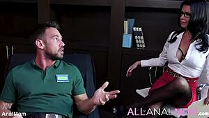 Толкова се възбуждам наведен за Вероника Авлав в офиса докато тя сквирта