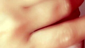 היי, אמא חורגת יפנית מפתיעה את הבן החורג במציצת יום הולדת 🎉