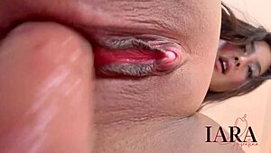 Buceta gulosa, do you want to see it filled with creamy cum in this solo squirting session?