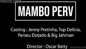 Jenny pretinha fazendo anal com três em uma orgia hardcore brasileira com ação intensa e grupal