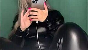 Me sinto desesperado sissy, uma lágrima e uma punheta me fazem chorar pelo gozo intenso