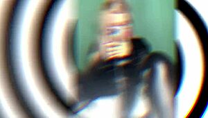 Je me sens si désespéré sissy, une larme et un coup me font chialer pour cette éjac intense