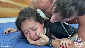 Anny Houston troietta 18+ si fa distruggere il culo senza pietà con vomito piscio e facefuck estremo