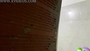 Sepupu Sialan Rakam Aku Di Bilik Air Masa Main Memek