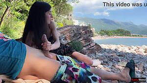 На плажа му показах хуя и го стиснах здраво до сперма!