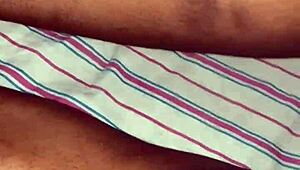 Tako vznemirjena z mojimi velikimi črnimi joškami pripravljenimi za igro