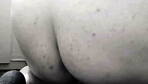 Hey, watch Snowbunnyqueen27 ride that 11-inch dildo in her tight bbw pussy?