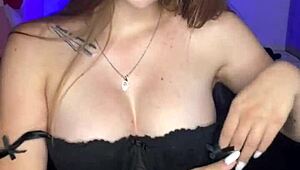 Wow, bunny cantik tinggi goda dengan pepek basah juicy dan lancap dalam aksi solo cute!