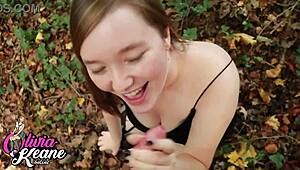 Amateur Muda Hisap Kontol Berantakan dan Telan Semua Tetes di Video Homemade Pertama