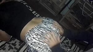 le bajo la calza y froto mi pene en su culo apretado