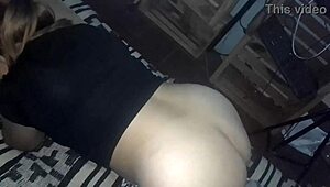 le bajo la calza y froto mi pene en su culo apretado