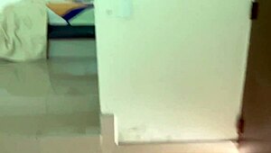 Ay hijastro, tolong saya tapi jangan masukkan batang kau ke dalam pussy saya tanpa kondom lagi, kau nak hamilkan saya? 😱