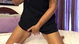 Seducing Viewers With Blonde Milf Using Glass Dildo For Solo Squirting Orgasm