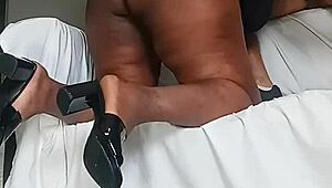 Sexy thick babe showing off her pretty lips and big ass!