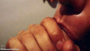 omg those beautiful lips are so cute and wet while teasing and sucking close up 😍