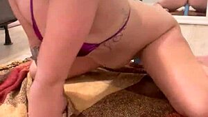 Cam Model With Big Ass Makes Herself Cum With Dildo – So Hot!