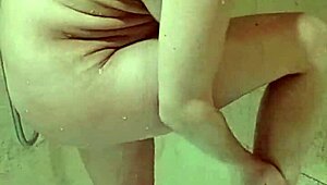 Espiando A Vecina Duchando Nos Calentamos Y Me Corro