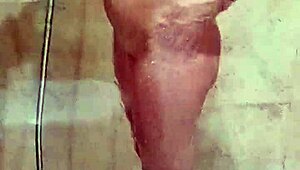 Espiando A Vecina Duchando Nos Calentamos Y Me Corro