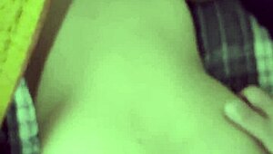 Puta latina penetrada de perrito en video casero 😈