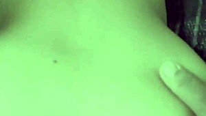 Puta latina penetrada de perrito en video casero 😈