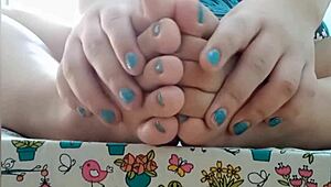 In a teasing session, the curvy latina explored her feet fetish with softcore moves and big pussy focus.