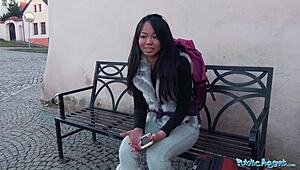 公共场所泰国妹遇陌生人意外颜射