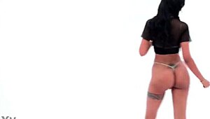 laura athens diva shows big ass and big tits as greek escort teen.