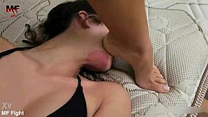 Pertarungan Kaki Hancur Bilik Tidur Dominasi Kaki Kosong
