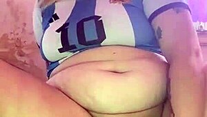 Watch this Argentinian blonde beauty pleasure herself intensely until she reaches a squirting climax in solo session