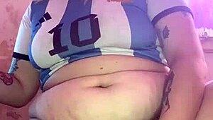 Watch this Argentinian blonde beauty pleasure herself intensely until she reaches a squirting climax in solo session