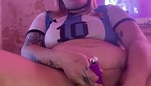 Watch this Argentinian blonde beauty pleasure herself intensely until she reaches a squirting climax in solo session