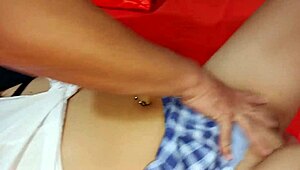 69 invers între eleve mature! E curvă suge pulă uriașă a colegului în muie ebony columbiană