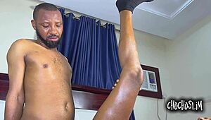 Супер зряла стъп баба се държи като пълна курва, жадува чудо хуй в пръскащия ѝ пича!