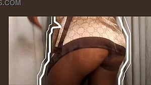 Vau, ova solo mlada cura 18+ se tako vlaži masturbacijom sama 😏