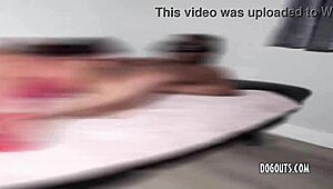 Amatööri venäläinen nuori 18+ menettää neitsyytensä lähikuvassa sormituksella ja kovalla panolla