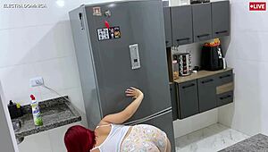 Contratei Essa Empregada E Ela Veio Com O Shortinho Enfiado Nessa Bunda Grande Fiquei Louco De Tesão Não Me Segurei