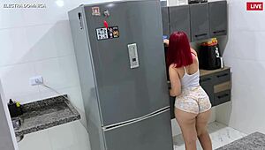 Contratei Essa Empregada E Ela Veio Com O Shortinho Enfiado Nessa Bunda Grande Fiquei Louco De Tesão Não Me Segurei