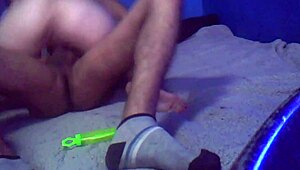 le abro el culo a una prima de mi vieja con mamada y corrida en la boca en misionero casero