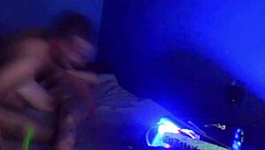 le abro el culo a una prima de mi vieja con mamada y corrida en la boca en misionero casero